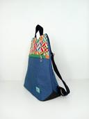 mochila antirrobo azul colorida