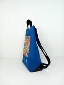mochila antirrobo en neopreno azul y colorido